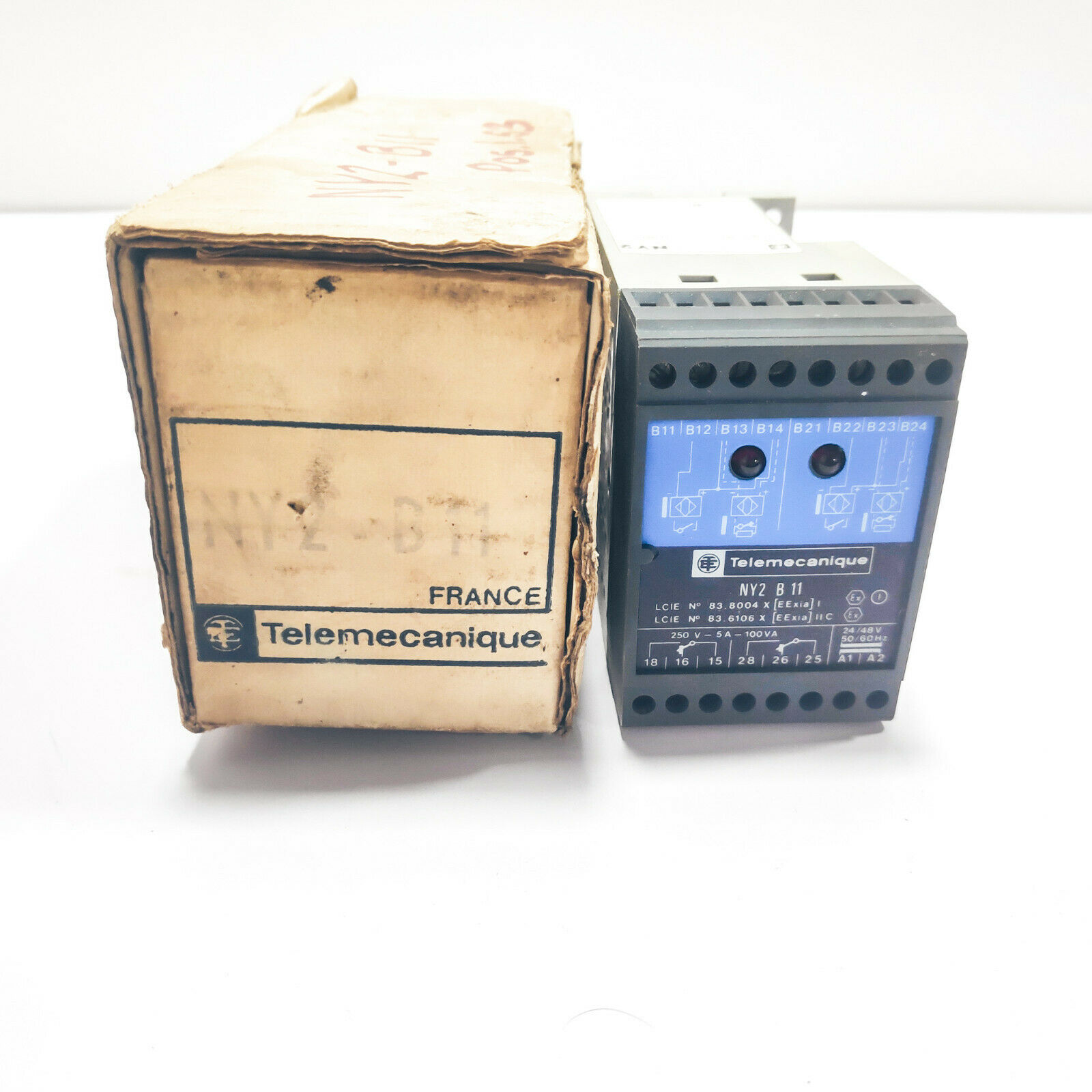 TELEMECANIQUE NY2-B11 DUAL CHANNEL SAFETY BARRIER RELAY