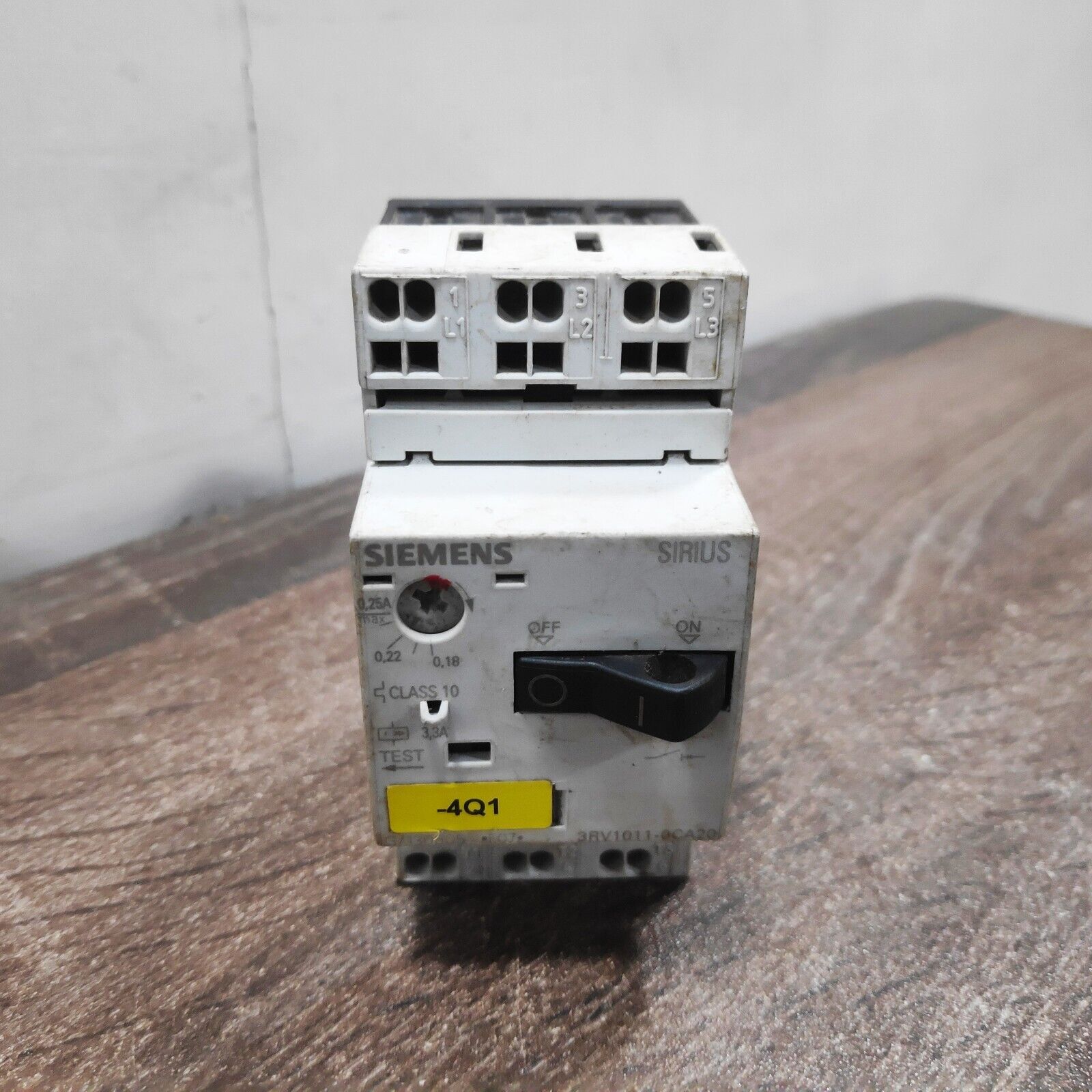 Siemens 3RV1011-0CA20 - Circuit Breaker