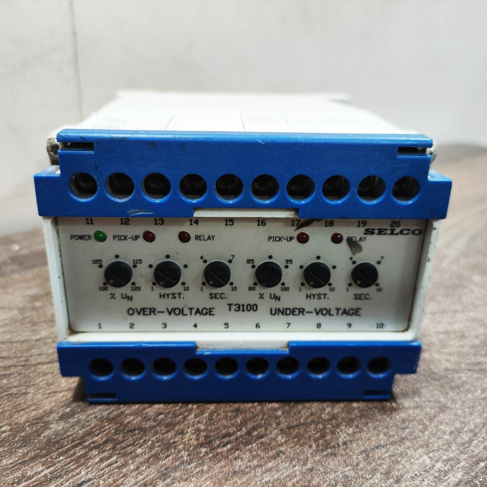 SELCO T3100-00 VOLTAGE RELAY