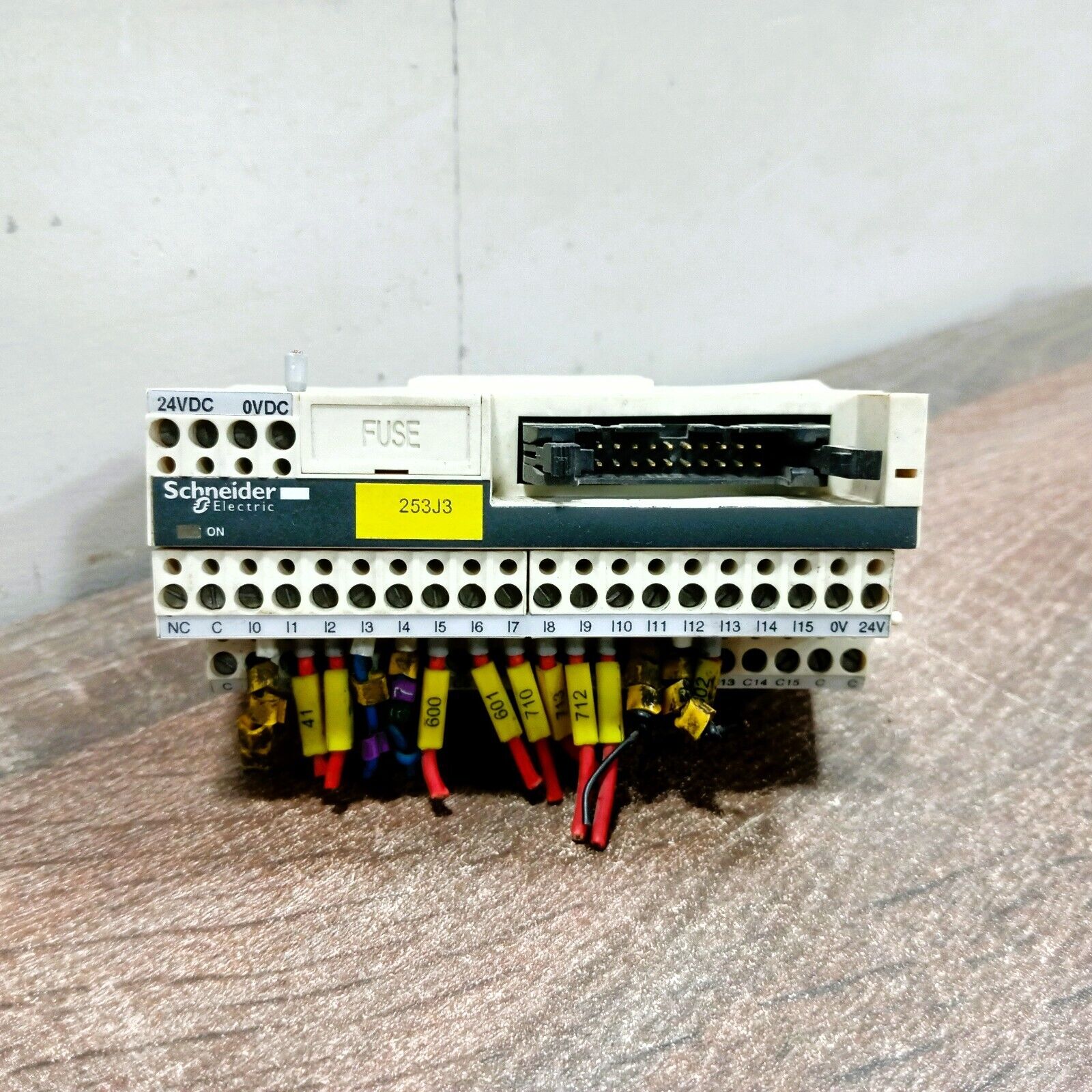 SCHNEIDER ABE7E16EPN20 CONNECTION SUB-BASE TWIDO EXTENSION 16 INPUTS 24 VDC 2 TERMINAL PER CHANNEL 20-PIN 15MA LED INDICATOR