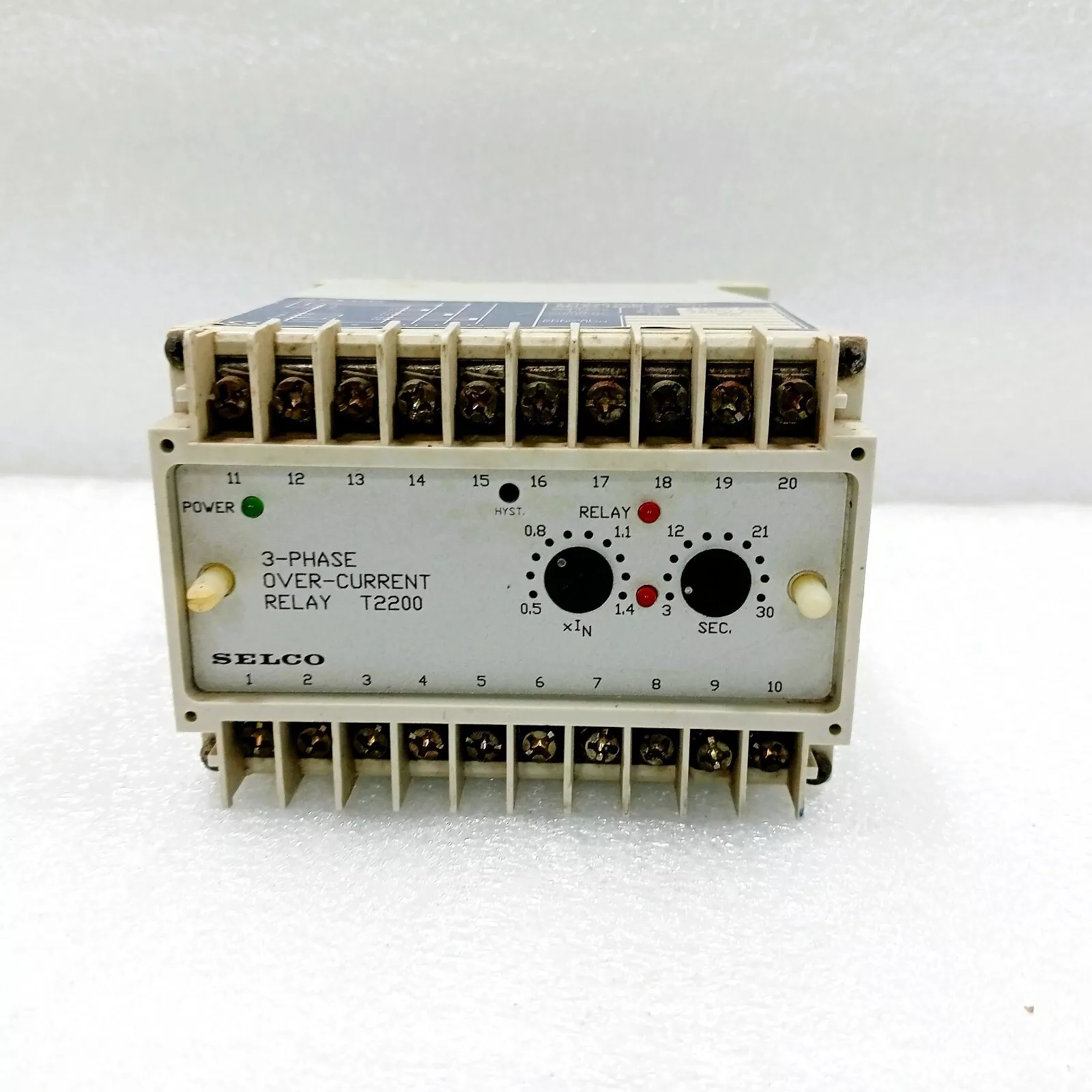 SELCO T2200-01 OVERCURRENT RELAY 3PHASE 440V