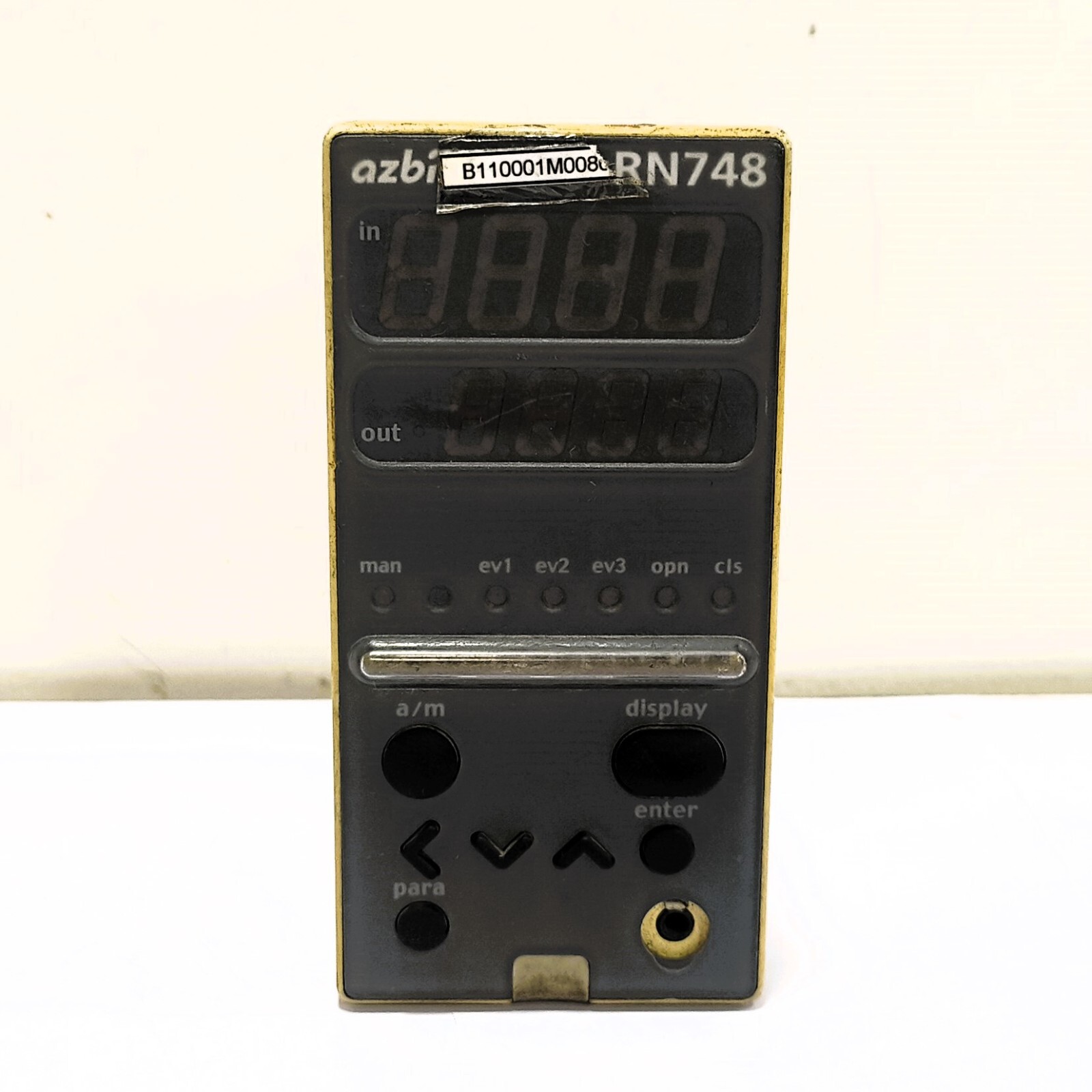 Azbil RN748A0000 Temperature Controller 100-240V AC 50/60hz