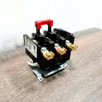 SQUARE D 9065SEO5 SER.A OVERLOAD RELAY MELTING ALLOY OPEN TYPE FOR SEPARATE PANEL MOUNTING LEFT AND RIGHT HAND TYPES 3 POLES ONE COMMON N.C. CONTACT ON TYPS S ONLY